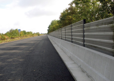 Betonschutzwand mit gleitgeschalter Entwässerungsrinne in beengten Bereichen